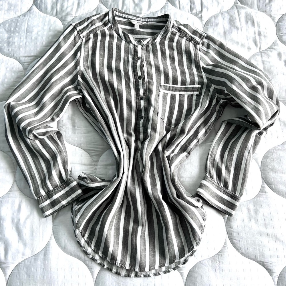 Lucky Brand EUC White Gray Vertical Stripes Blouse Long Sleeve Roll Tab Size M - Picture 15 of 16